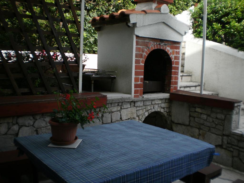 Apartments Pinezić Martinšćica Exterior foto